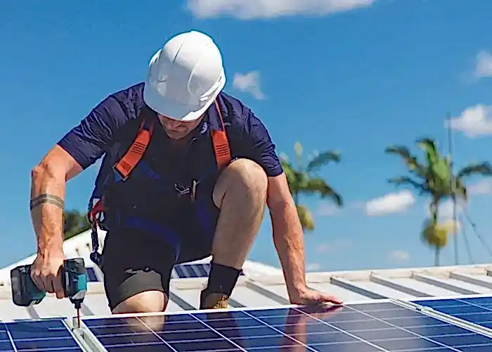 Güneş Enerji Sistemleri, Araç Şarj İstasyonları